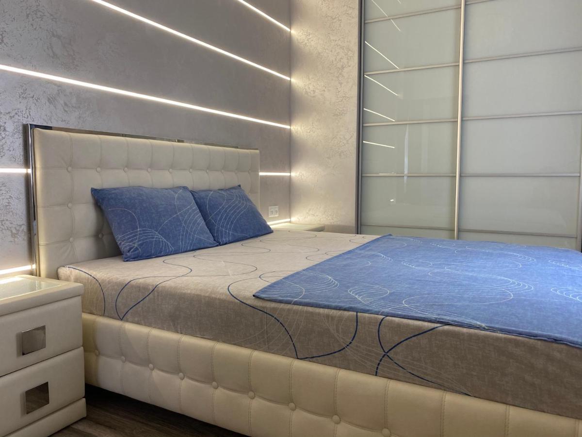 New Luxury Apartment In The Center On Konstitution Square Charkiv Esterno foto