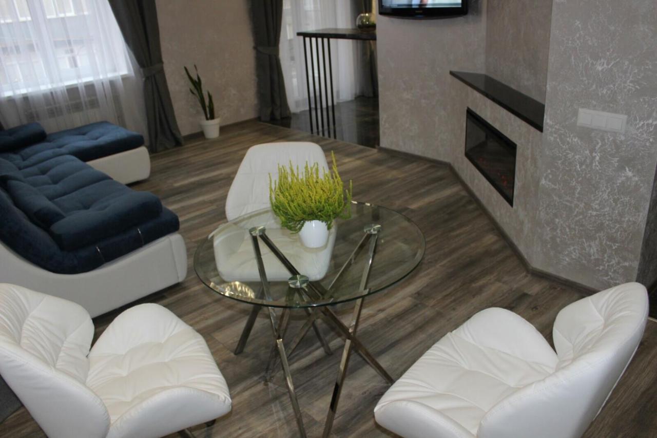New Luxury Apartment In The Center On Konstitution Square Charkiv Esterno foto