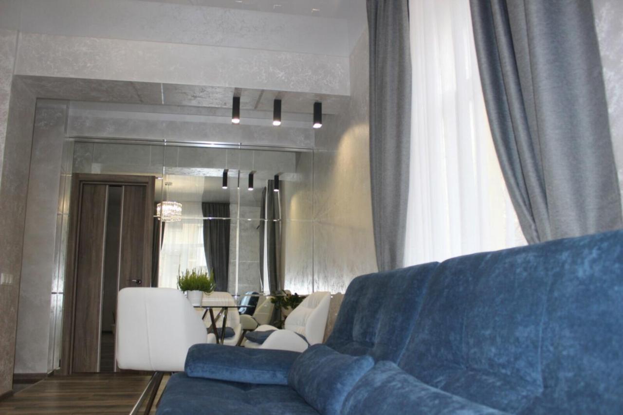 New Luxury Apartment In The Center On Konstitution Square Charkiv Esterno foto