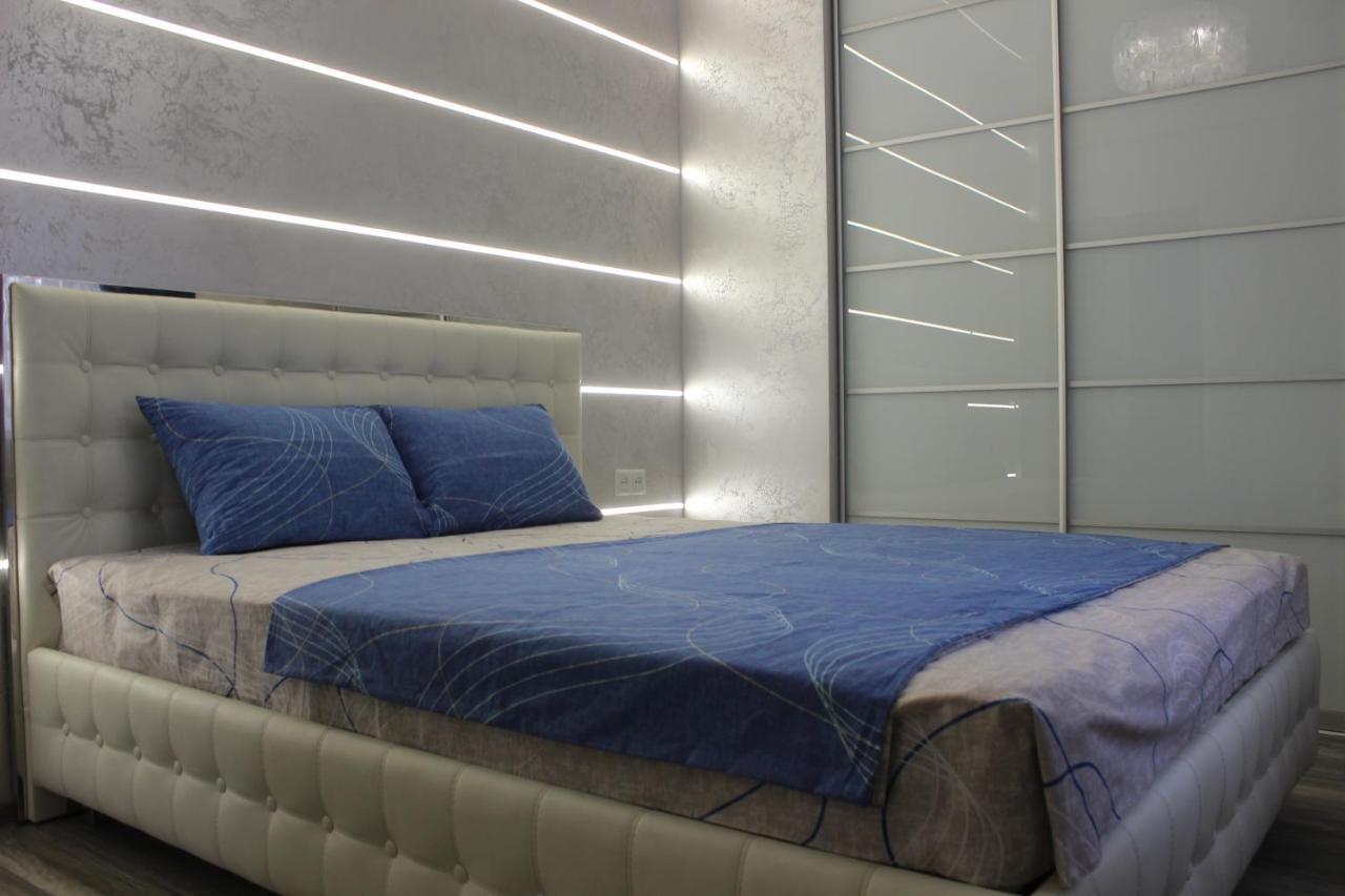 New Luxury Apartment In The Center On Konstitution Square Charkiv Esterno foto