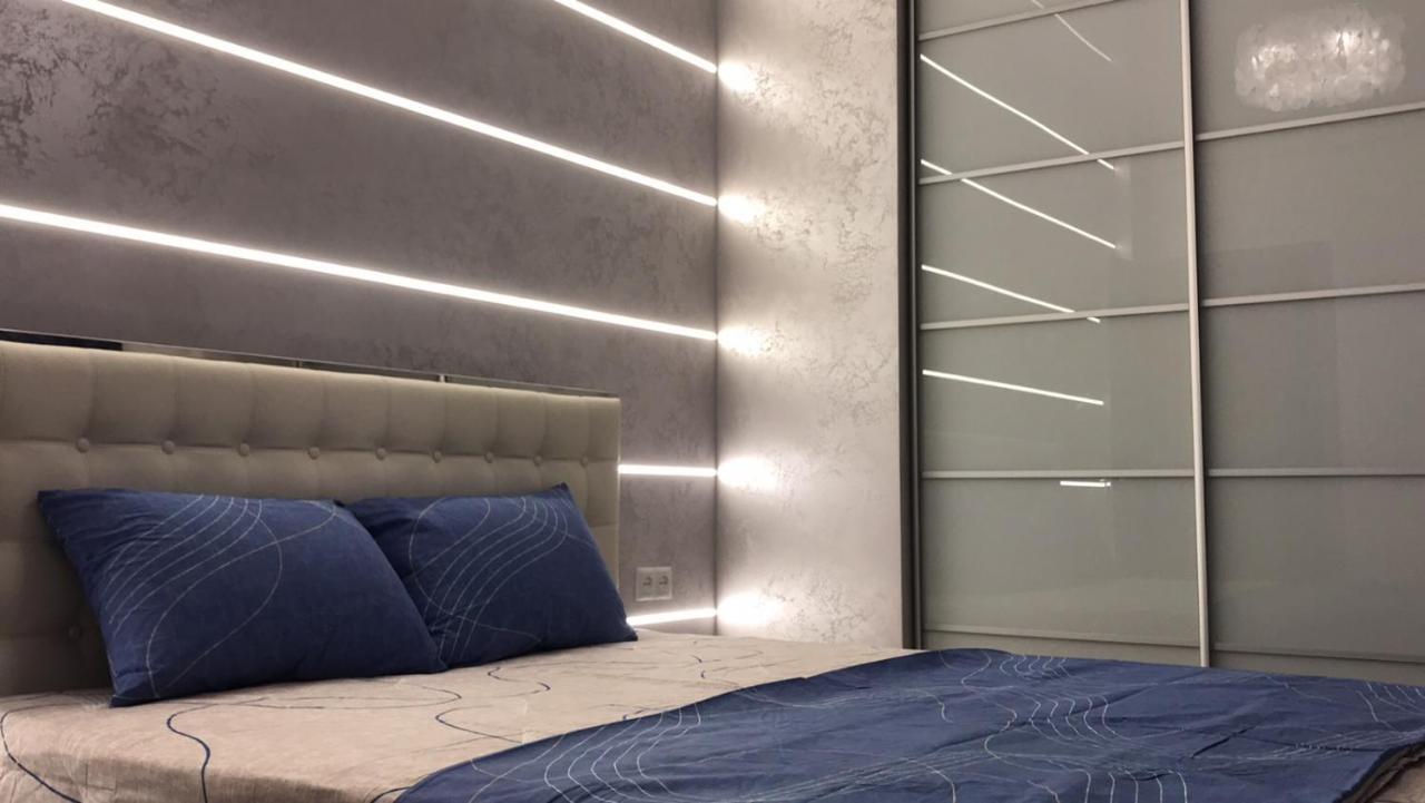 New Luxury Apartment In The Center On Konstitution Square Charkiv Esterno foto
