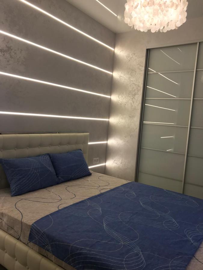 New Luxury Apartment In The Center On Konstitution Square Charkiv Esterno foto