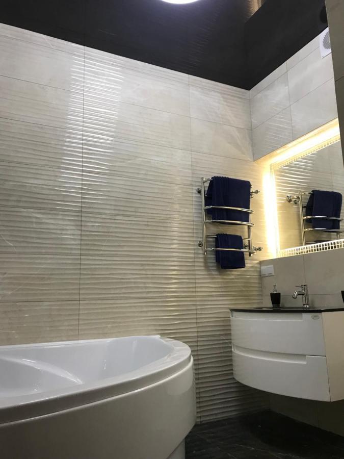 New Luxury Apartment In The Center On Konstitution Square Charkiv Esterno foto