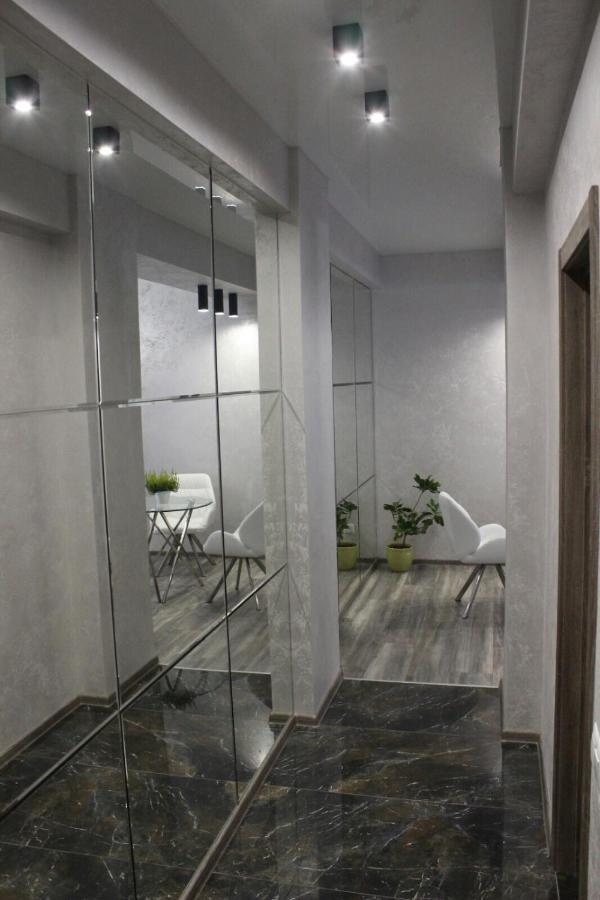 New Luxury Apartment In The Center On Konstitution Square Charkiv Esterno foto