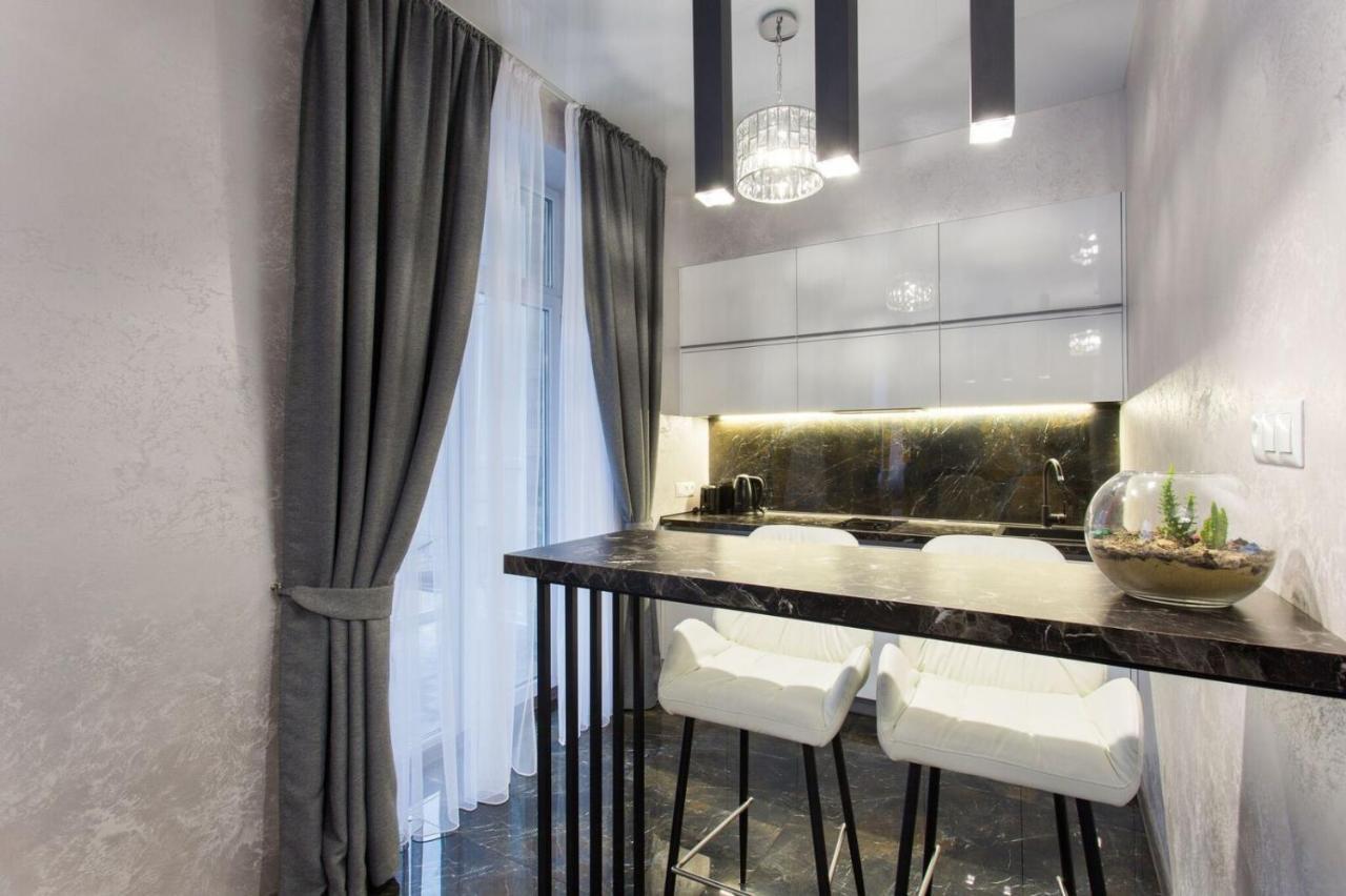 New Luxury Apartment In The Center On Konstitution Square Charkiv Esterno foto