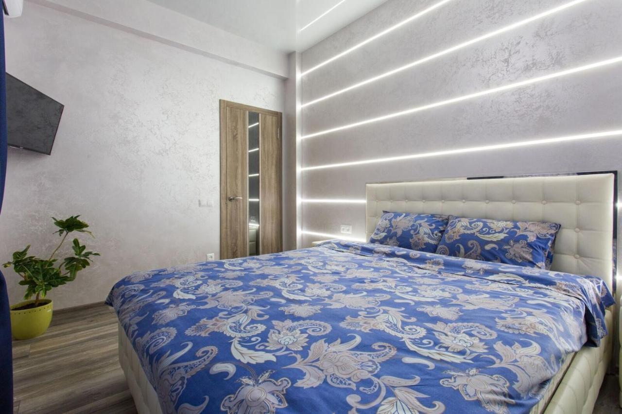 New Luxury Apartment In The Center On Konstitution Square Charkiv Esterno foto