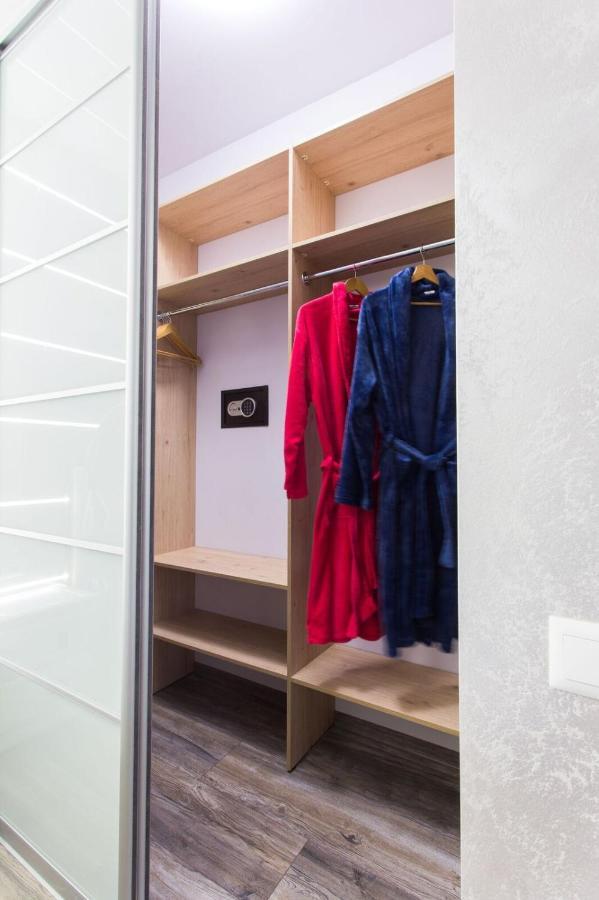 New Luxury Apartment In The Center On Konstitution Square Charkiv Esterno foto