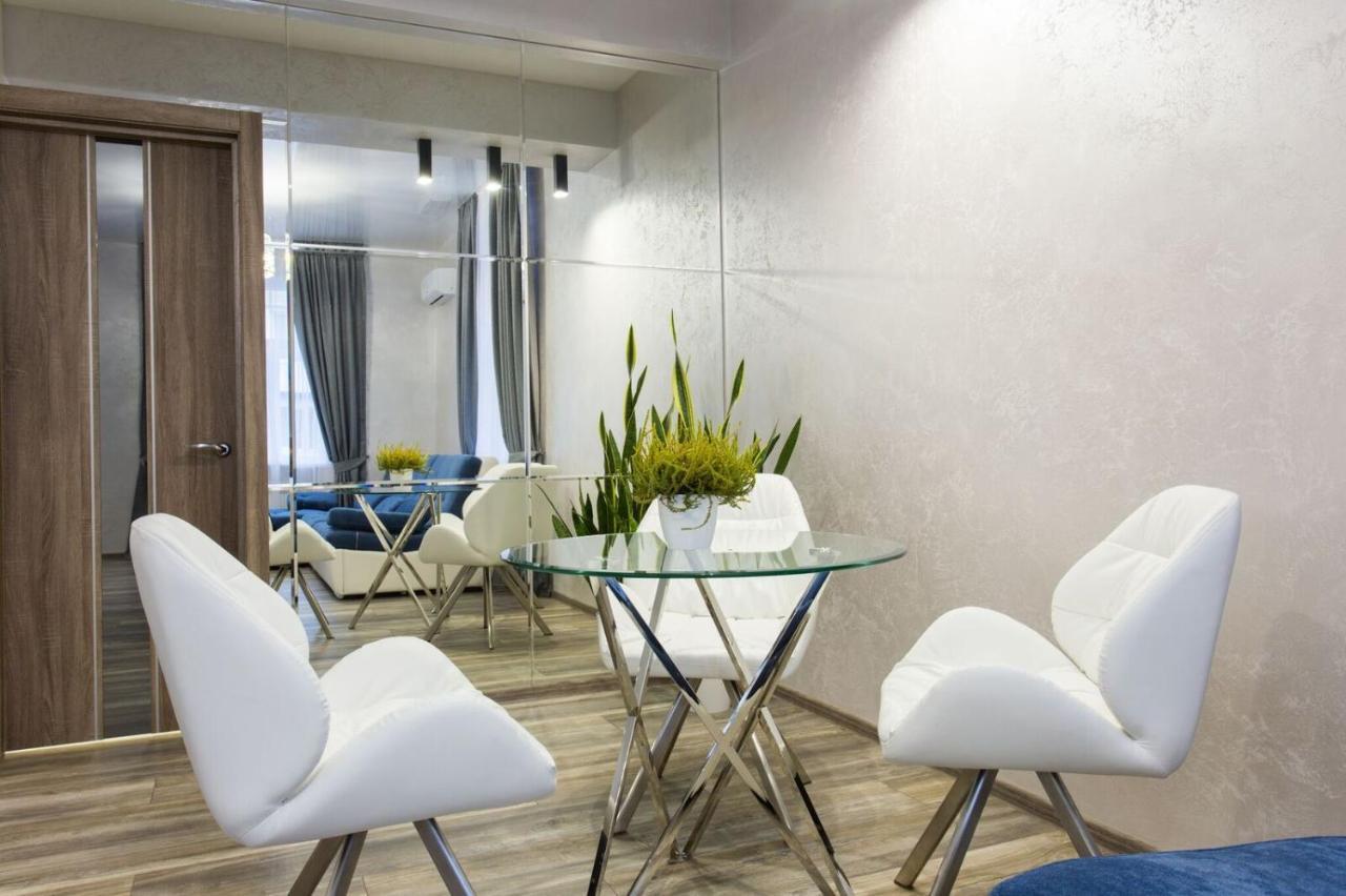 New Luxury Apartment In The Center On Konstitution Square Charkiv Esterno foto