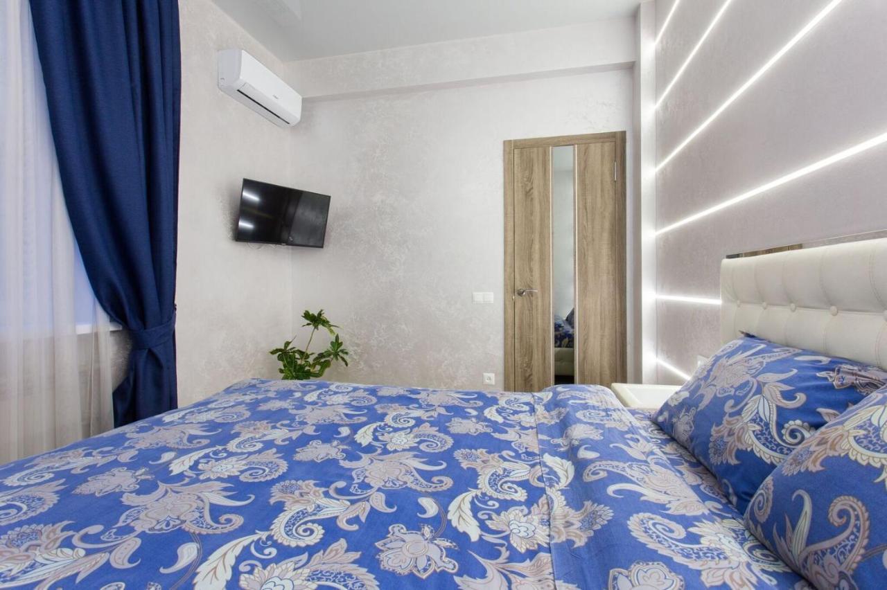 New Luxury Apartment In The Center On Konstitution Square Charkiv Esterno foto