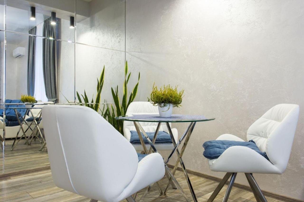 New Luxury Apartment In The Center On Konstitution Square Charkiv Esterno foto