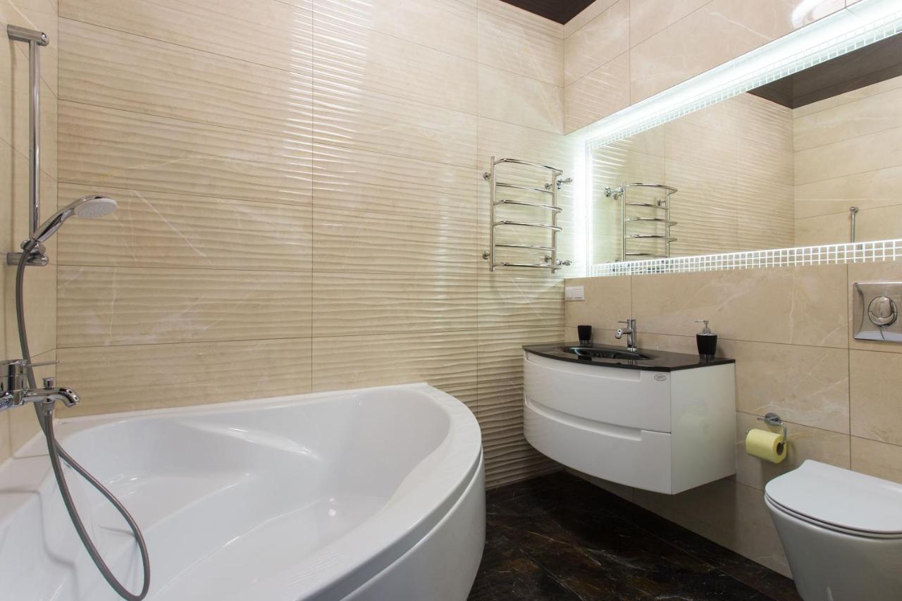 New Luxury Apartment In The Center On Konstitution Square Charkiv Esterno foto